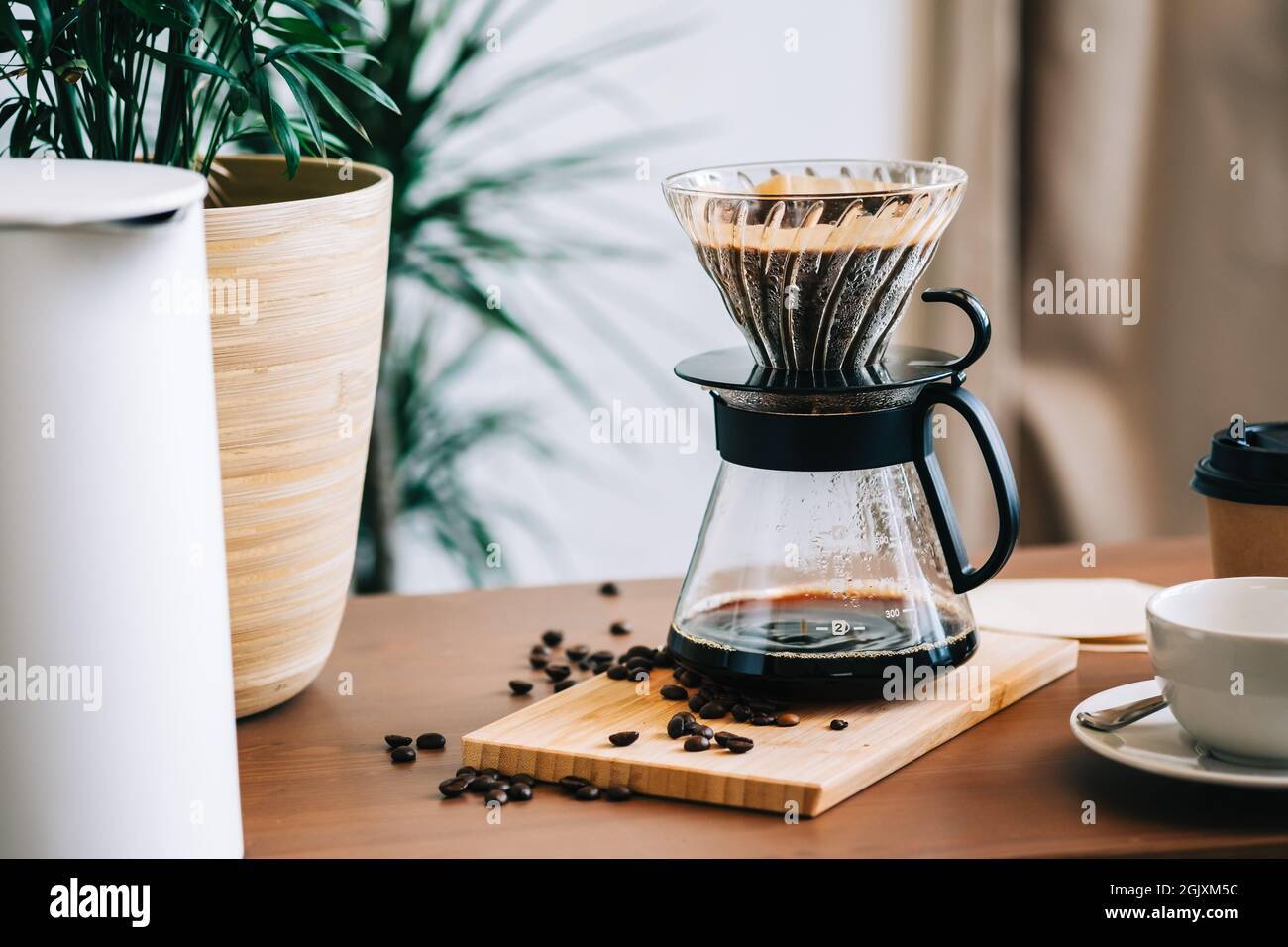 https://c8.alamy.com/comp/2GJXM5C/alternative-coffee-brewing-method-using-pour-over-dripper-and-paper-filter-2GJXM5C.jpg