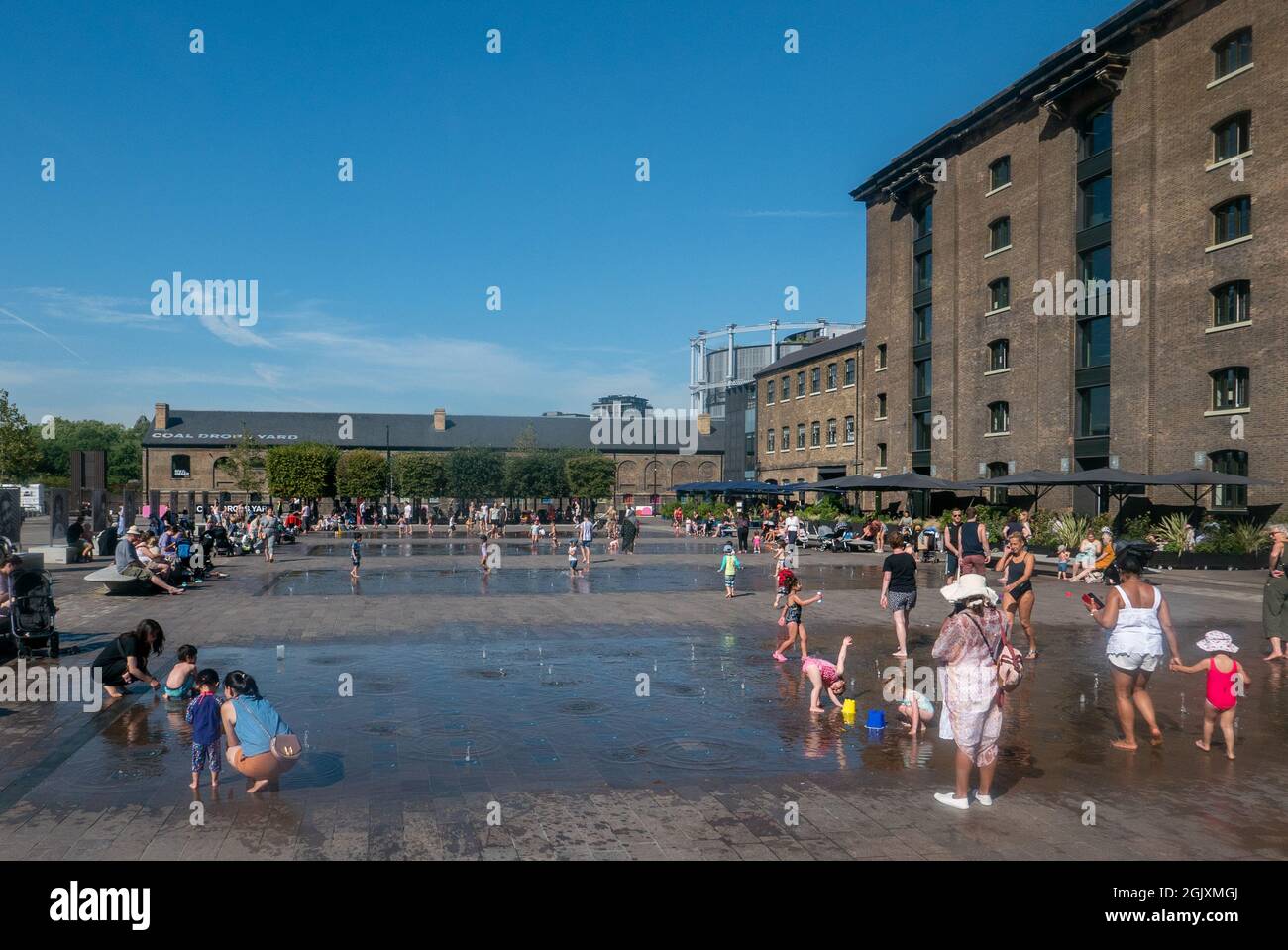 Kings cross water feature hires stock photography and images Alamy