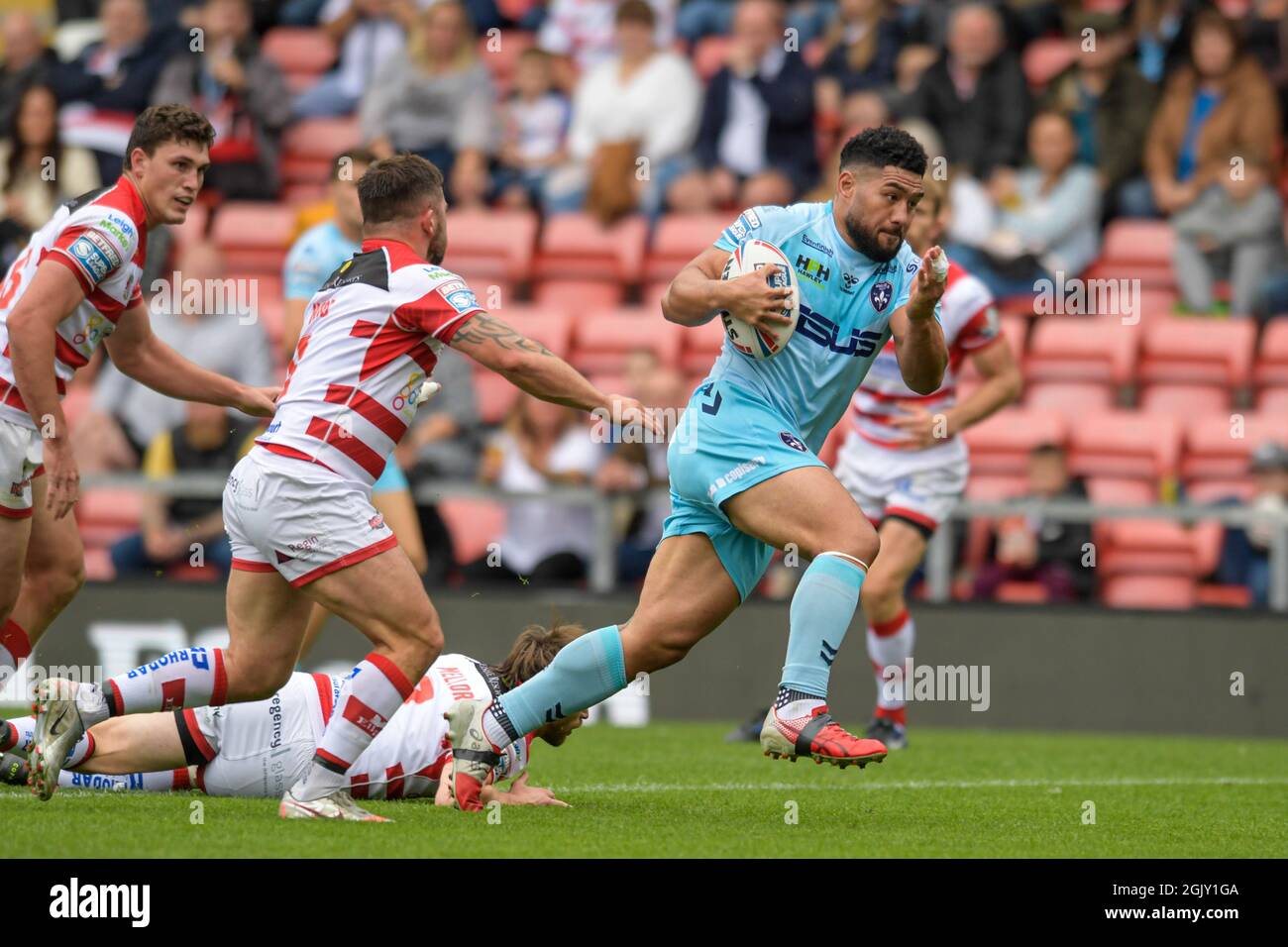 Kelepi Tanginoa (12) of Wakefield Trinity breaks forward to score a try in Leigh, United Kingdom on 9/12/2021. (Photo by Simon Whitehead/News Images/Sipa USA) Stock Photo