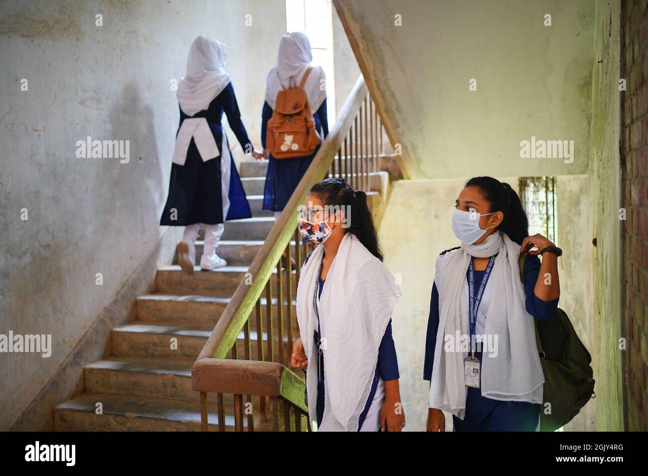 Dhaka, Bangladesh. 12th Sep, 2021. Students are seen entering the classroom at the second shift class of Jahangirnagar University School and College, Savar, during the reopening of schools after a long break. Most of the schools and colleges are operating more than one shift to ensure more safety for students. (Photo by Md. Shamim Shahnewaz/Pacific Press) Credit: Pacific Press Media Production Corp./Alamy Live News Stock Photo