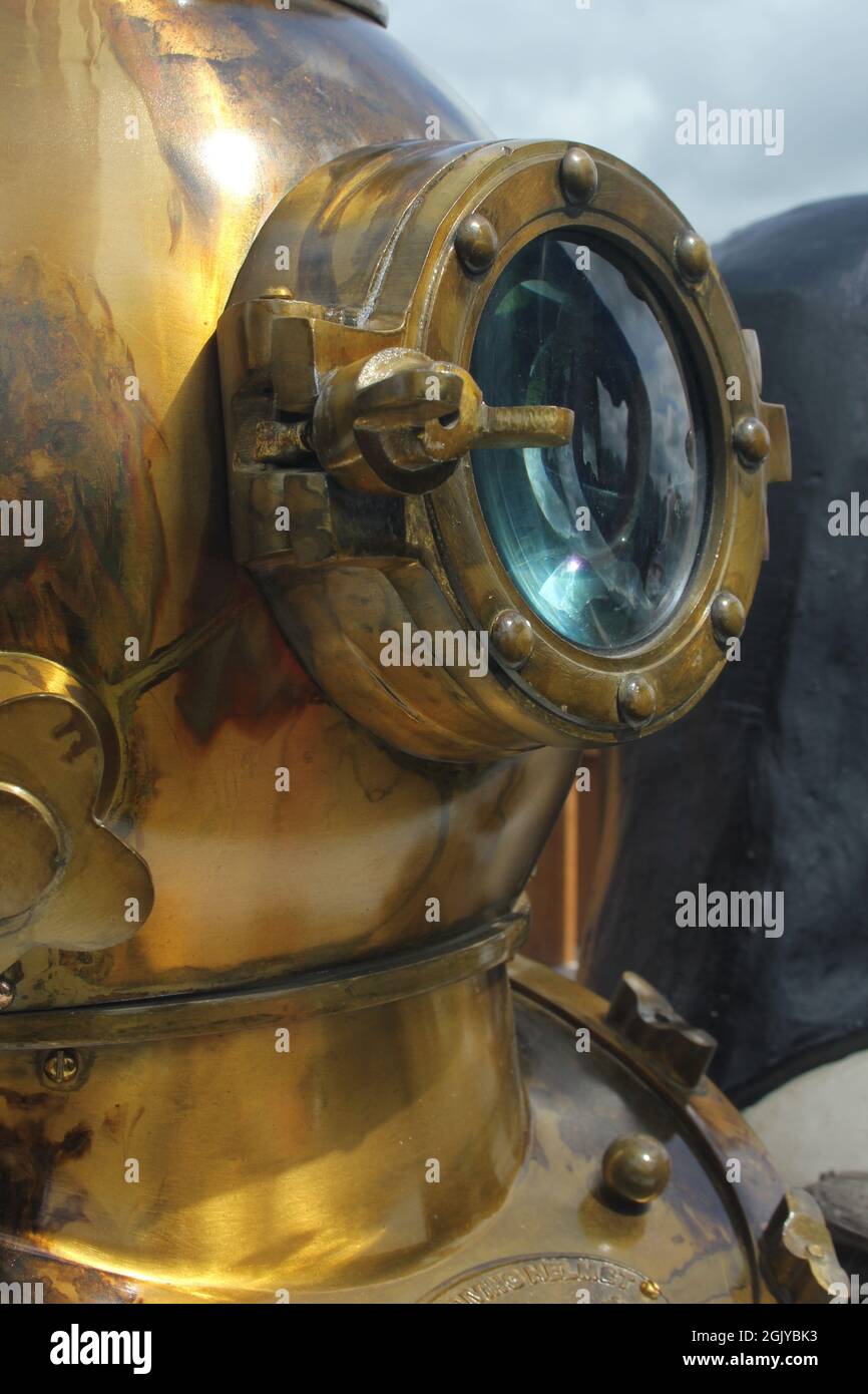 Deep helmet hi-res stock photography and images - Alamy