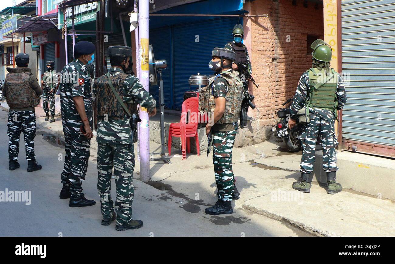 Srinagar India 12th Sep 21 Indian Paramilitary Forces Stand Guard Near The Site Of A Militants Attack At Downtown In Srinagar India On September 12 21 One Indian Police Officer Killed By