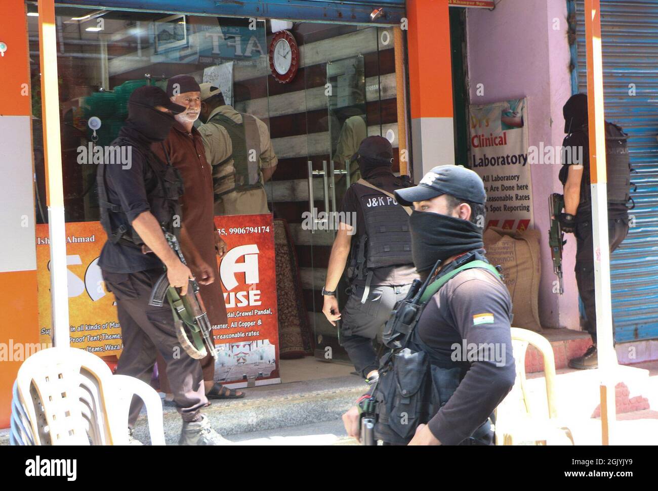 Srinagar India 12th Sep 21 Indian Paramilitary Forces Stand Guard Near The Site Of A Militants Attack At Downtown In Srinagar India On September 12 21 One Indian Police Officer Killed By