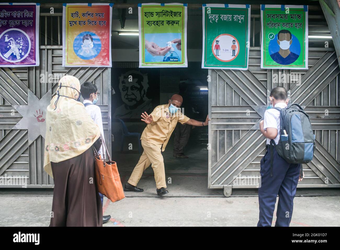 Students arrive at Mohammadpur Preparatory School and College In Dhaka ...