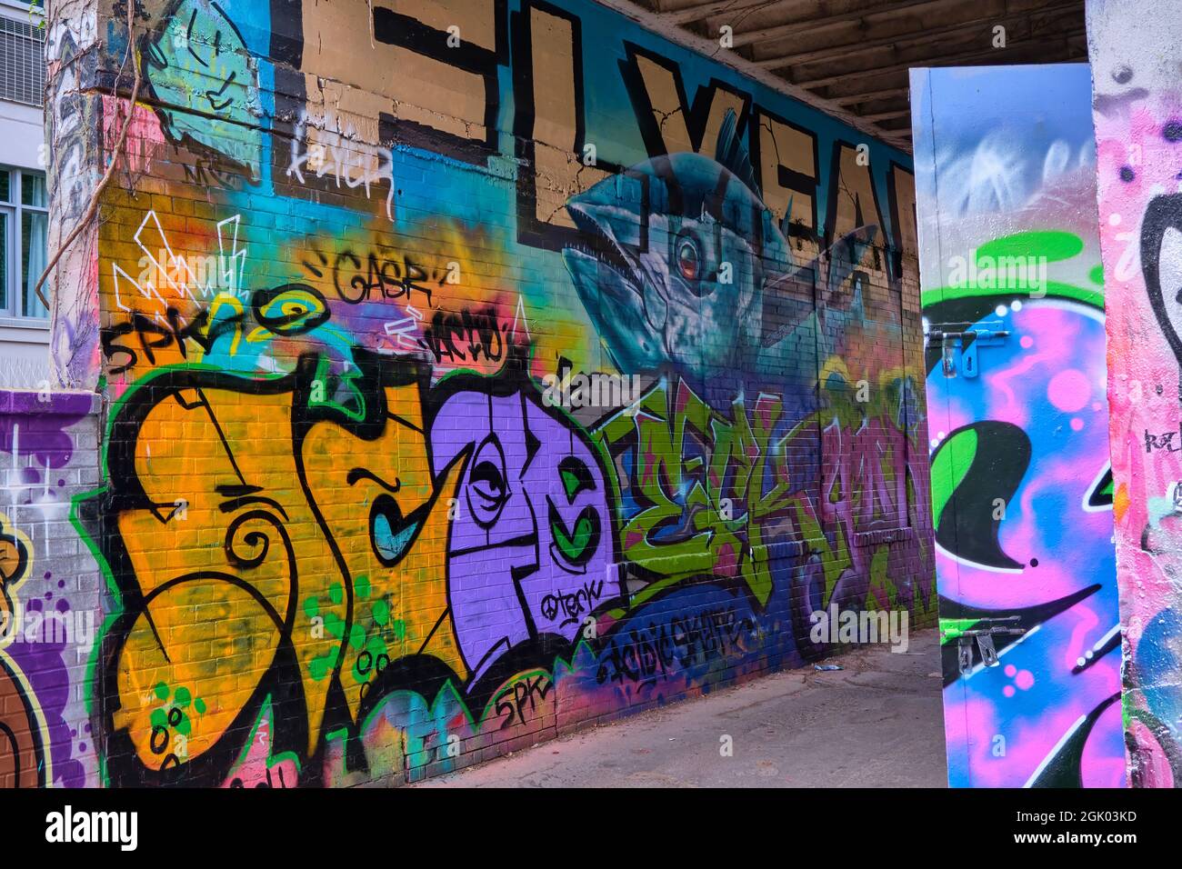 Grafitti Alley is located within the Fashion District in downtown Toronto Ontario.  Running three city blocks from Spadina Avenue south of Queen Stree Stock Photo