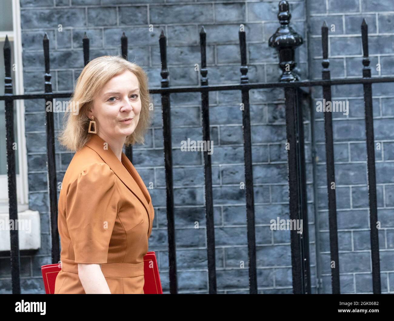London UK 07 Sep 2021   Liz Truss leaves a cabinet meeting at 10 Downing Street London. Credit Ian DavidsonAlamy Live News Stock Photo