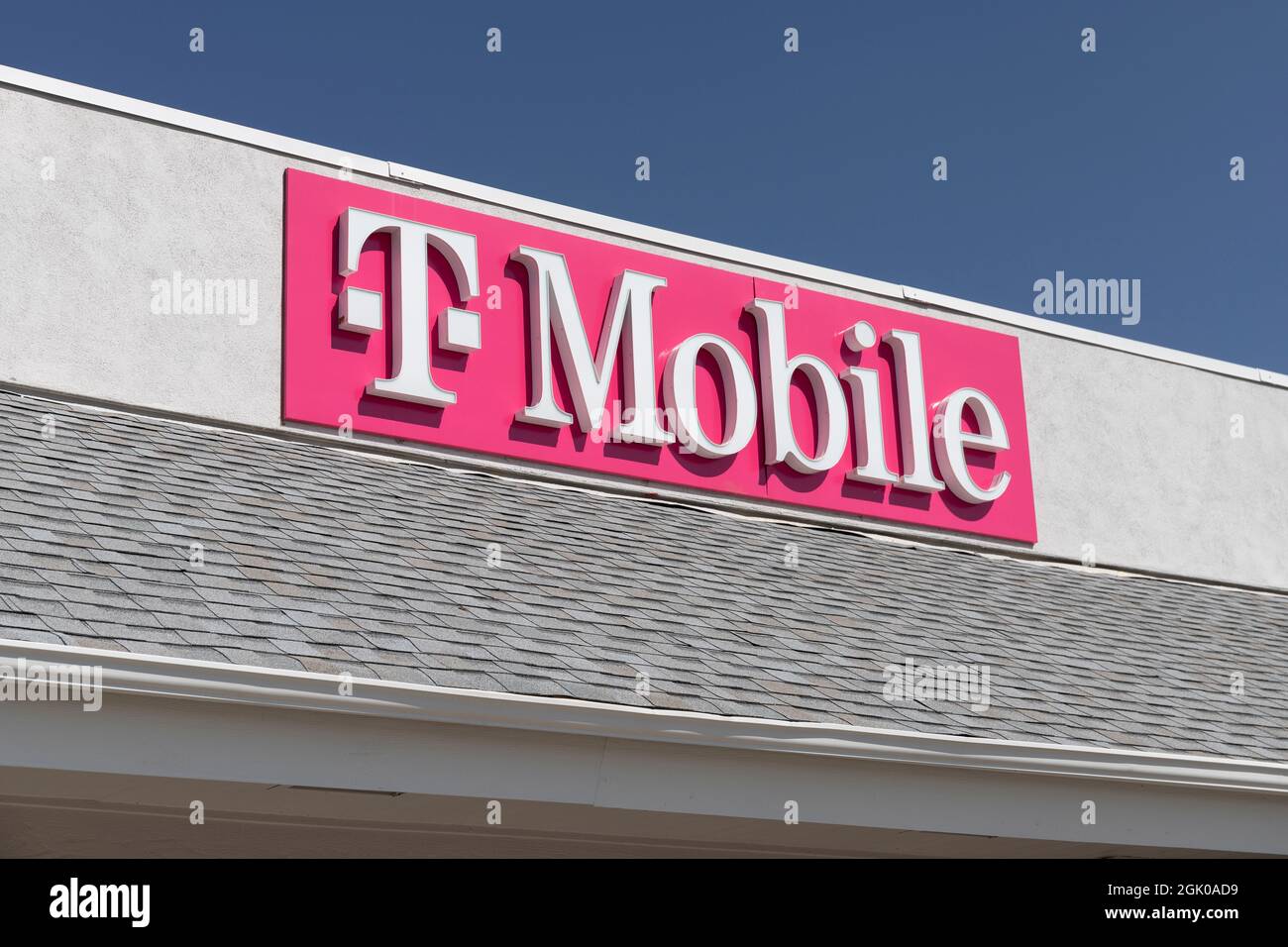 Prescott - Circa September 2021: T-Mobile Retail Wireless Store. T-Mobile has merged with Sprint to create a larger 5G internet and communications net Stock Photo
