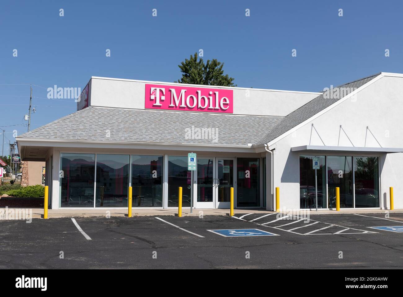 Prescott - Circa September 2021: T-Mobile Retail Wireless Store. T-Mobile has merged with Sprint to create a larger 5G internet and communications net Stock Photo