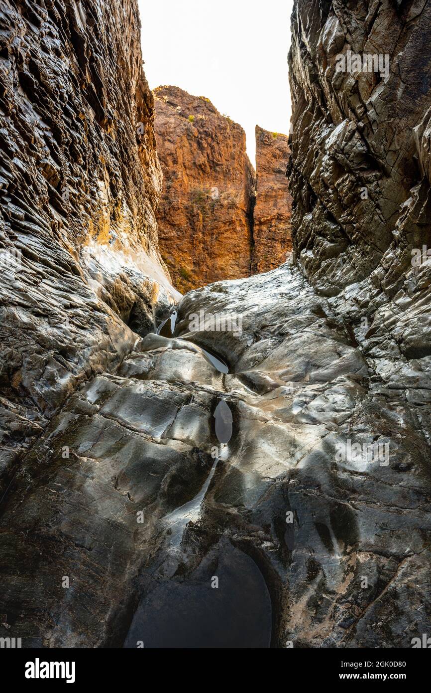 Smooth Wet Rocks Lead Up to Pouroff in the Window in Big bend national Park Stock Photo
