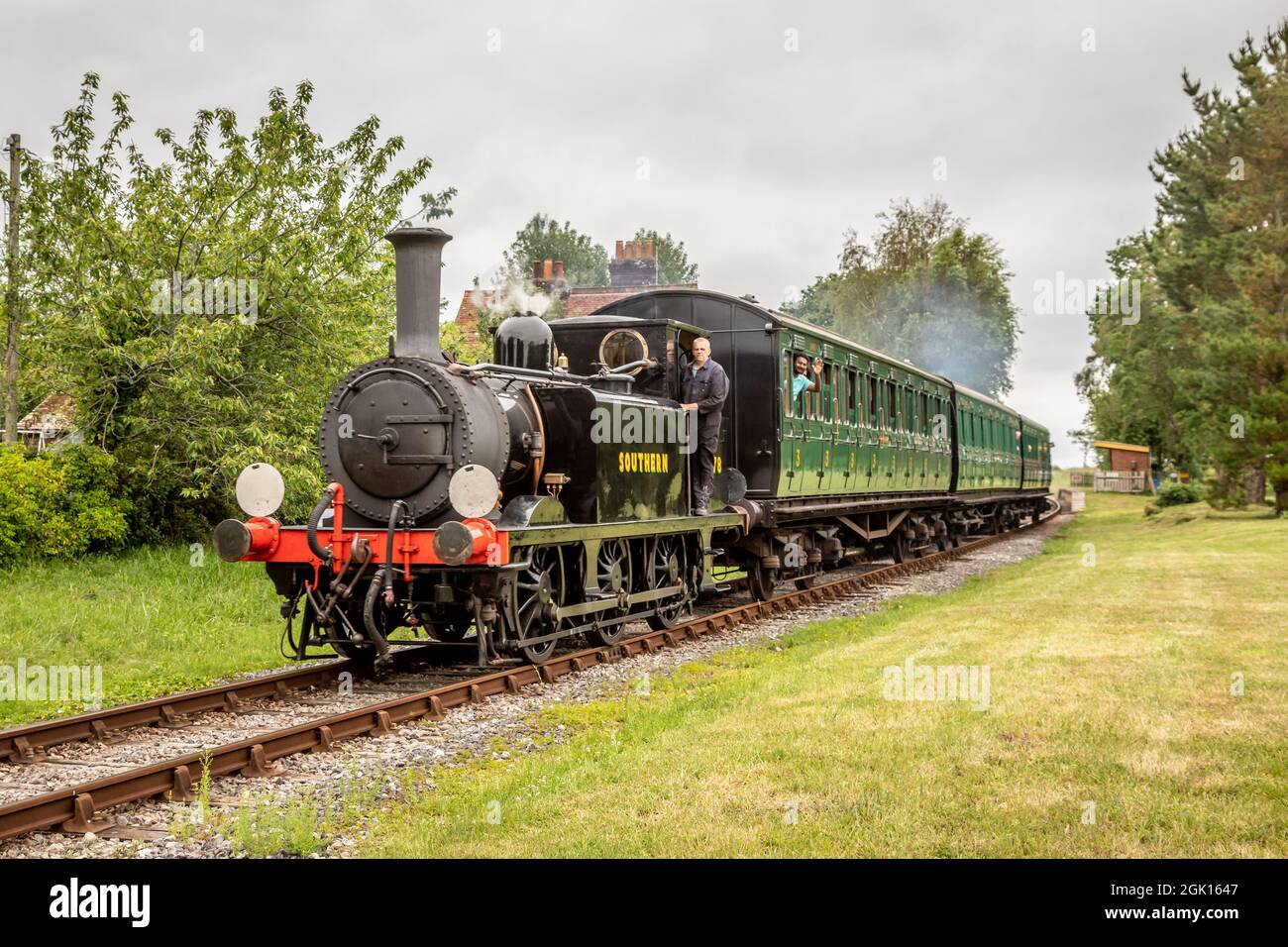 SR 'A1X' 0-6-0T No. 2678 passes Ashey station on the Isle of Wight Railway Stock Photo