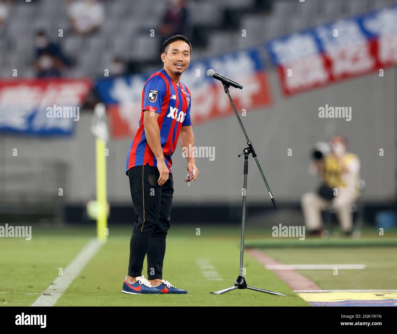 Ajinomoto Stadium Tokyo Japan 12th Sep 21 Yuto Nagatomo Returns To Support Fc Tokyo September 12 21 Football Soccer 21 J1 League Match Between Fc Tokyo 0 1 Kashiwa Reysol At Ajinomoto