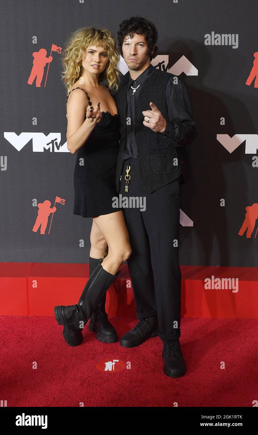 Debby ryan and josh dun hi-res stock photography and images - Alamy
