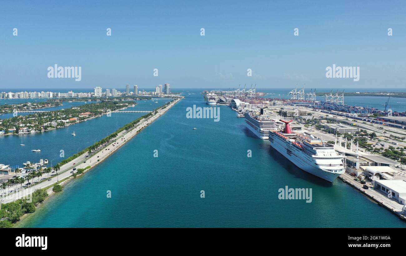 Port of miami docked cruise ships hi-res stock photography and images ...