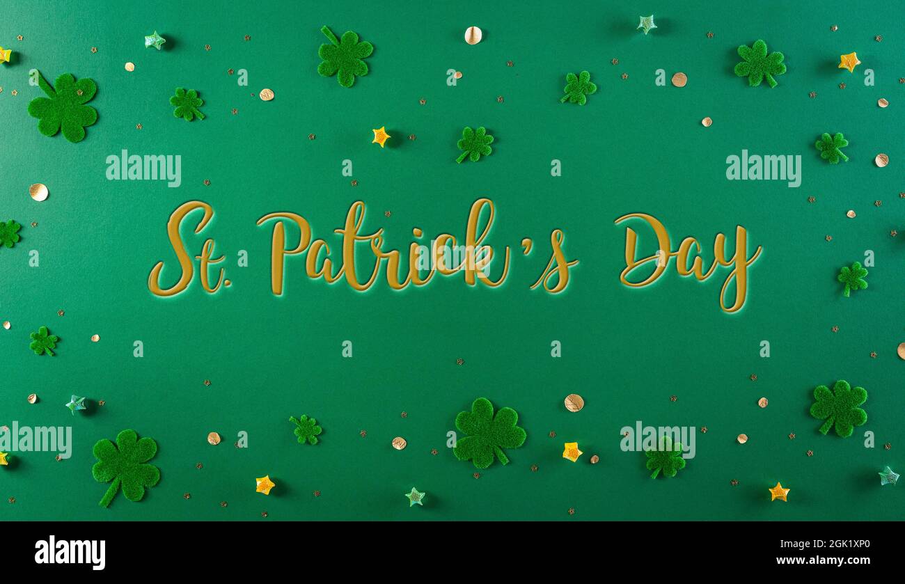 Happy St. Patrick's Day background, banner, greeting card. Wooden background  with clover, symbols of the holiday, with a place for your inscription  Stock Photo - Alamy