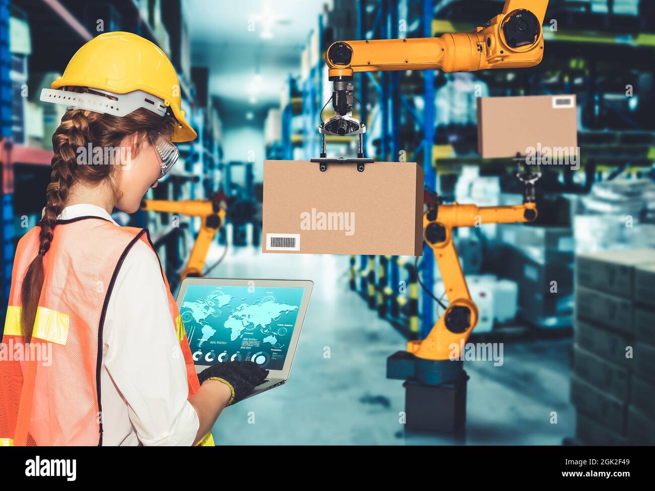 Smart robot arm systems for innovative warehouse and factory digital technology . Automation manufacturing robot controlled by industry engineering Stock Photo