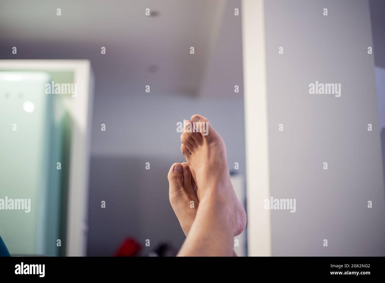 Feet crossed hires stock photography and images Alamy
