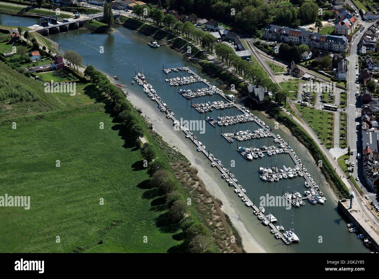 france-somme-80-harbour-of-saint-valery-sur-somme-stock-photo-alamy