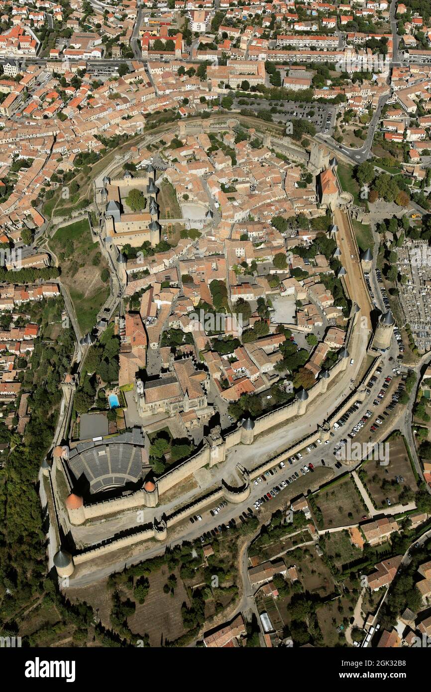 FRANCE (AUDE) THE CITE OF CARCASSONNE LISTED AS UNESCO WORLD HERITAGE SITE. AERIAL VIEW Stock Photo