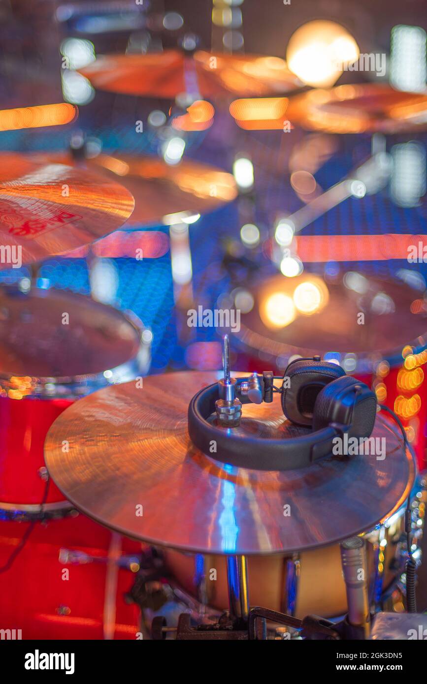 drums on stage before a music concert Stock Photo - Alamy