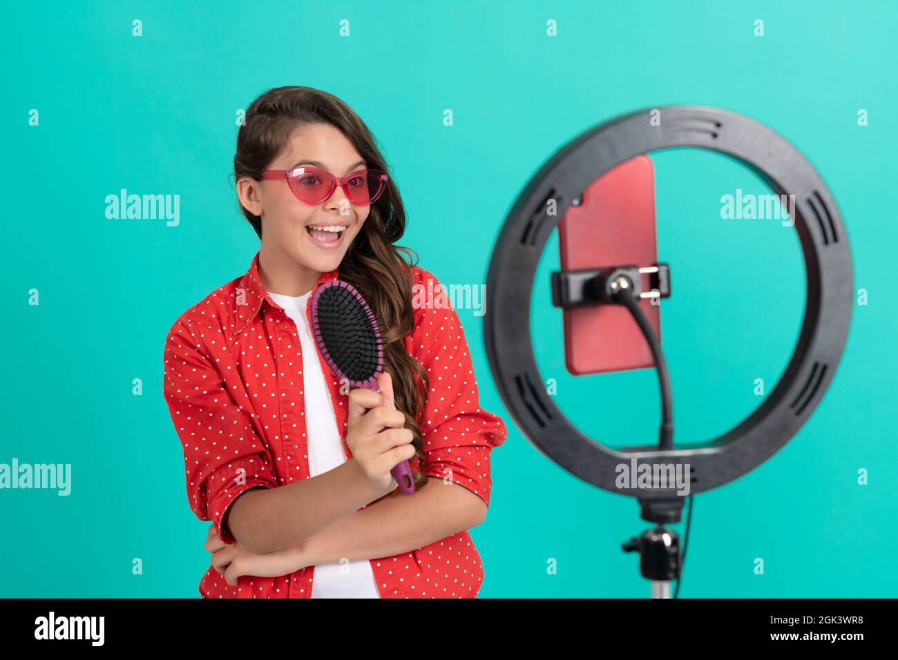 Teen girl brushing hair hi-res stock photography and images - Alamy