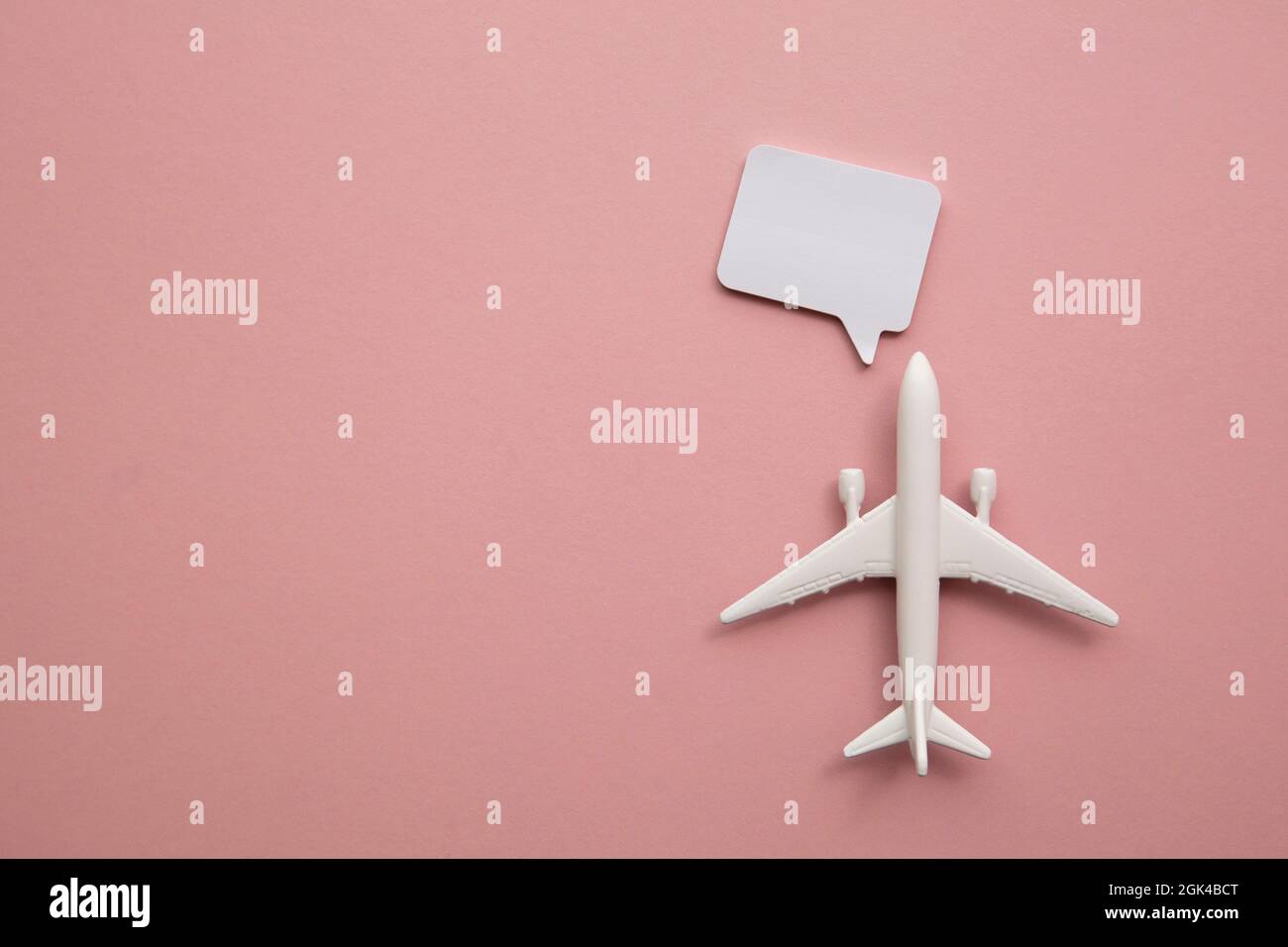 Airplane with a blank speech bubble. Flight feedback and holiday communication background Stock Photo