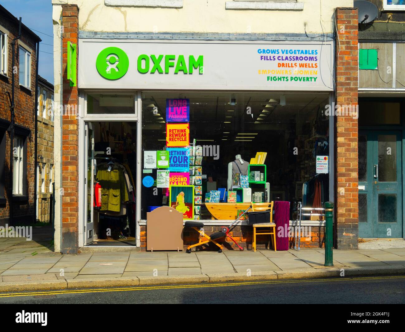 Small Oxfam Charity shop exterior Stock Photo - Alamy