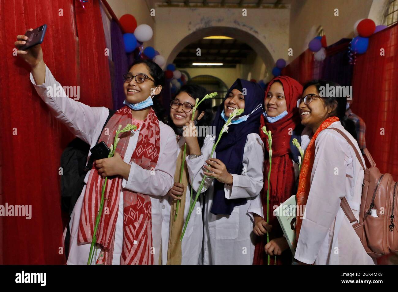 Dhaka, Bangladesh - September 13, 2021: Students on campus after the  orientation of MBBS course at Dhaka Medical College. All the medical  colleges in Stock Photo - Alamy