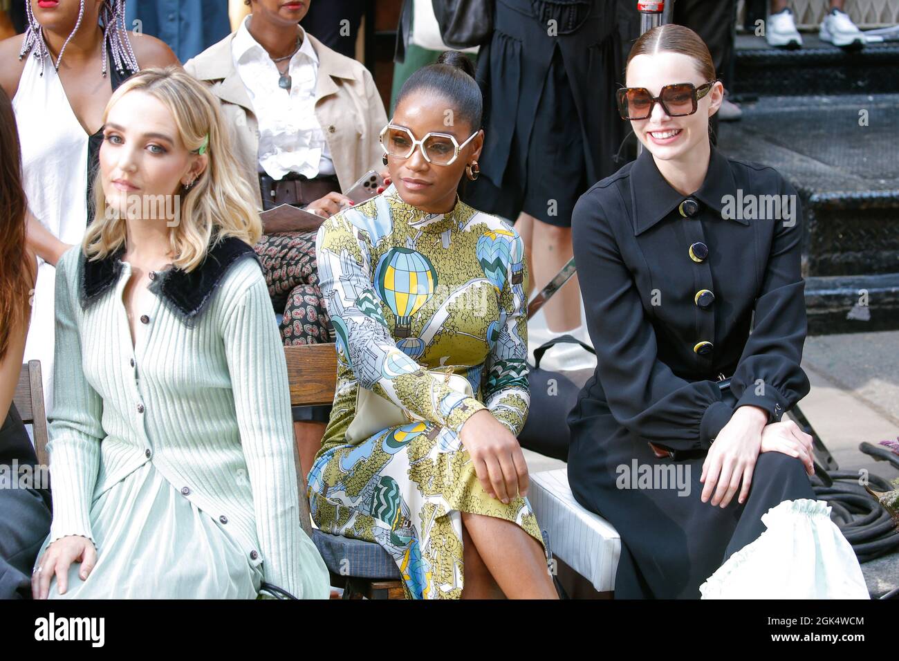 Chloe Fineman, Keke Palmer and guest sits in the front row at the Tory Burch  fashion show during Spring/Summer 2022 Collections Fashion Show at New York  Fashion Week in New York, NY