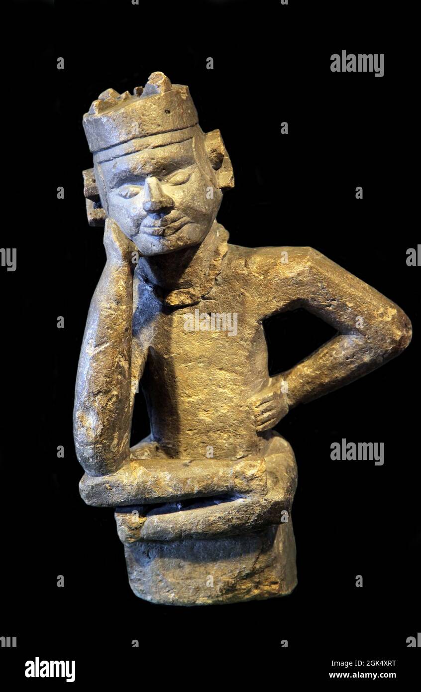 Tomb statue of a Ntadi (watchman), or Fumani (''a thinker of sad things'') Congo peoples, Northern Angola / Democratic Republic of the Congo.Late 19th-early 20th century.Steatite ceramics Stock Photo