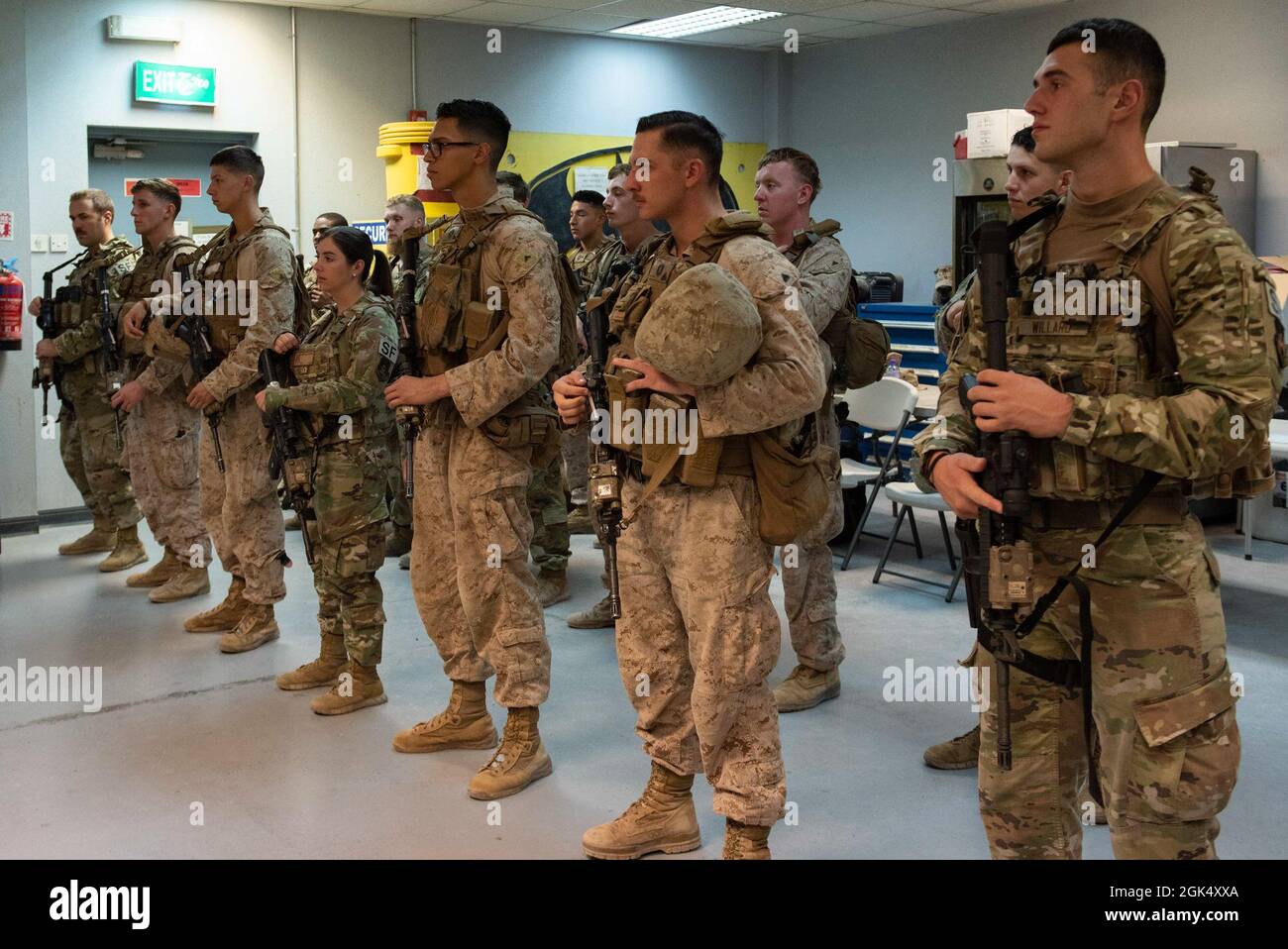 U S Air Force Security Forces Members And U S Marines From The Th Marine Expeditionary Unit