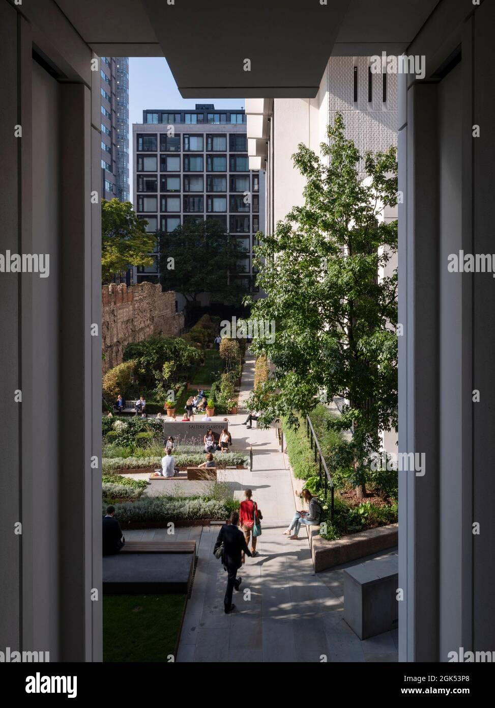 View through to landscaped gardens at lunchtime. London Wall Place, London, United Kingdom. Architect: Make Ltd, 2019. Stock Photo