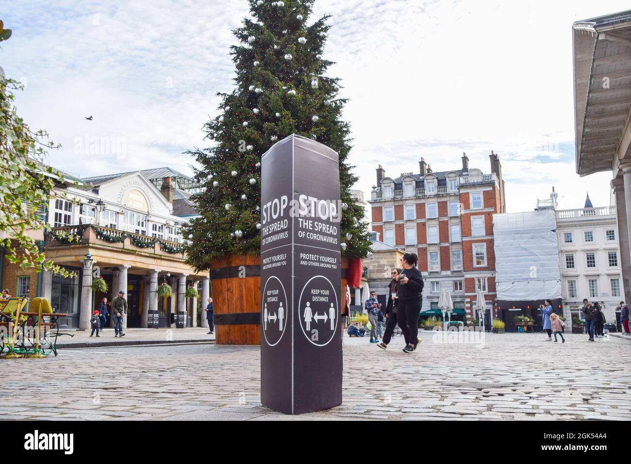 'Stop The Spread Of Coronavirus' sign next to the Christmas tree in Covent Garden. London, United Kingdom 22 November 2020. Stock Photo