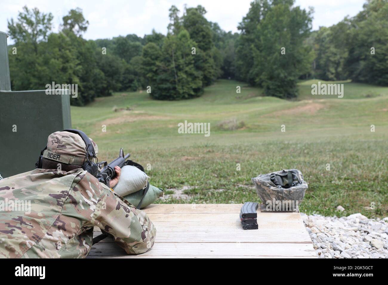 Army Reserve Soldiers assigned to Headquarters and Headquarters Detachment, 84th Training Command, conduct rifle marksmanship qualification Aug. 7, 2021, at Wood Range in Fort Knox, Kentucky. Stock Photo