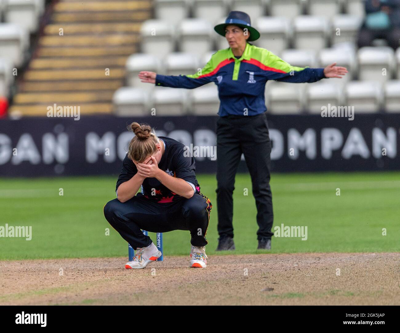 Ria Fackrell of Central Sparks reacts after bowling a wide, umpire is Lina Nenova in a Rachael Heyhoe Flint Trophy match against South East Stars Stock Photo
