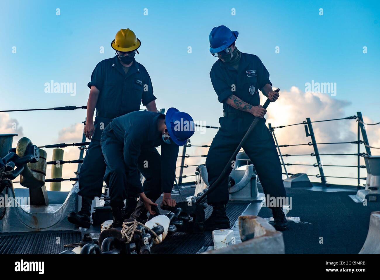 210809-N-LP924-1089 PEARL HARBOR (Aug. 9, 2021) Sailors aboard Arleigh Burke-class destroyer USS Michael Murphy (DDG 112) clamp the anchor chain during sea and anchor detail, Aug. 9, 2021. Murphy is currently underway conducting routine operations in U.S. Third Fleet. Stock Photo