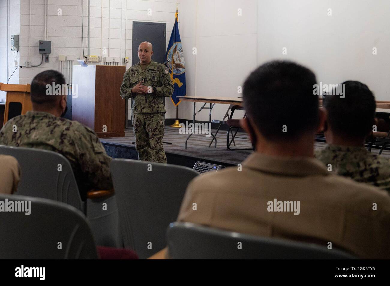 SAN DIEGO (Aug. 10, 2021) Master Chief Petty Officer of the Navy Russell L. Smith speaks to command master chiefs assigned to Commander Naval Air Force, U.S. Pacific Fleet during a visit to Naval Air Station North Island, August 10, 2021. Smith took the opportunity to discuss leadership and how naval aviation will support present and future combat readiness. Stock Photo