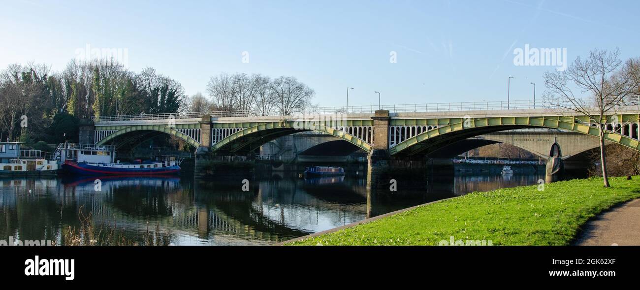 Railway bridge crossing the River Thames at Richmond-upon-Thames, Surrey, England Stock Photo