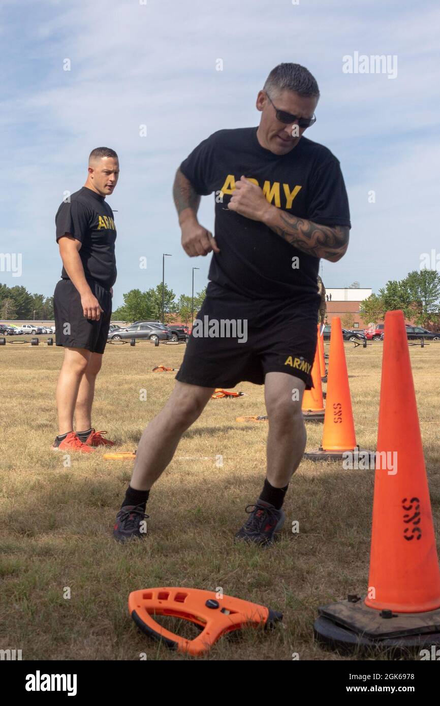 Soldiers of 851st EVCC take a diagnostic ACFT test on Camp Ripley ...