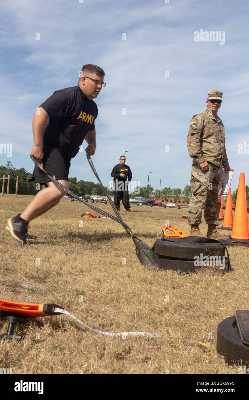 Soldiers of 851st EVCC take a diagnostic ACFT test on Camp Ripley ...