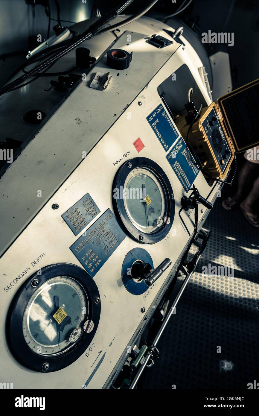 chamber divers hires stock photography and images Alamy