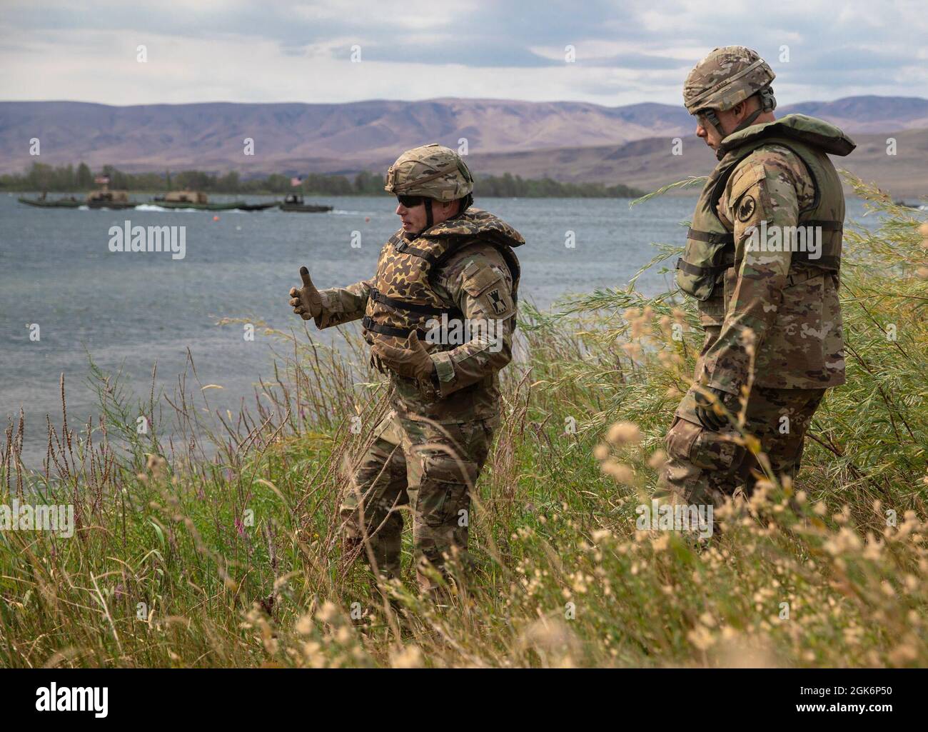 Maj. Gen. Matthew V. Baker, Commanding General of the 416th Theater Engineer Command (left), and Command Sgt. Maj. Andrew Lombardo, Command Sergeant Major of the U.S. Army Reserve (right), discuss the integration of active and Reserve engineer components during a visit to the 555th Engineer Brigade’s Yakima Strike 21 (YS 21) exercise at Yakima Training Center, Washington, August 17, 2021. YS 21 incorporated multiple engineer units from across the Pacific Northwest, as well as Air Force, Navy and Marine components. Stock Photo