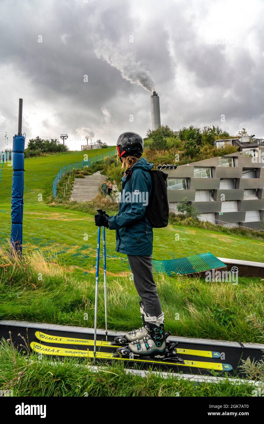 CopenHill, waste incineration plant and artificial ski slope, skiing with a of the Øresund, 90 metres high and 400 metres long slope on artificia Photo - Alamy