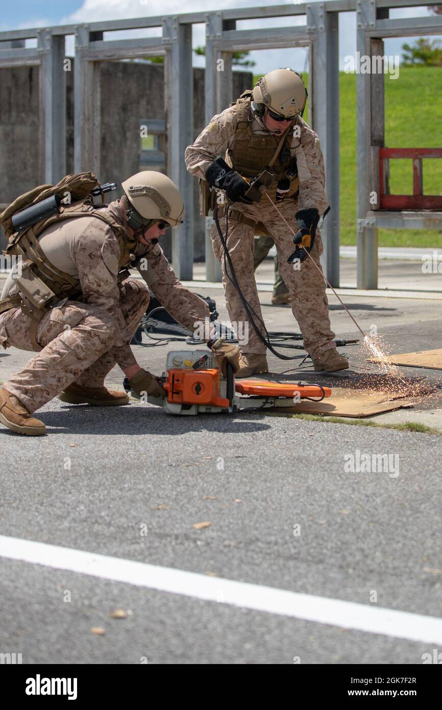 U.S. Marines with 4th Platoon, Force Reconnaissance Company, III Marine
