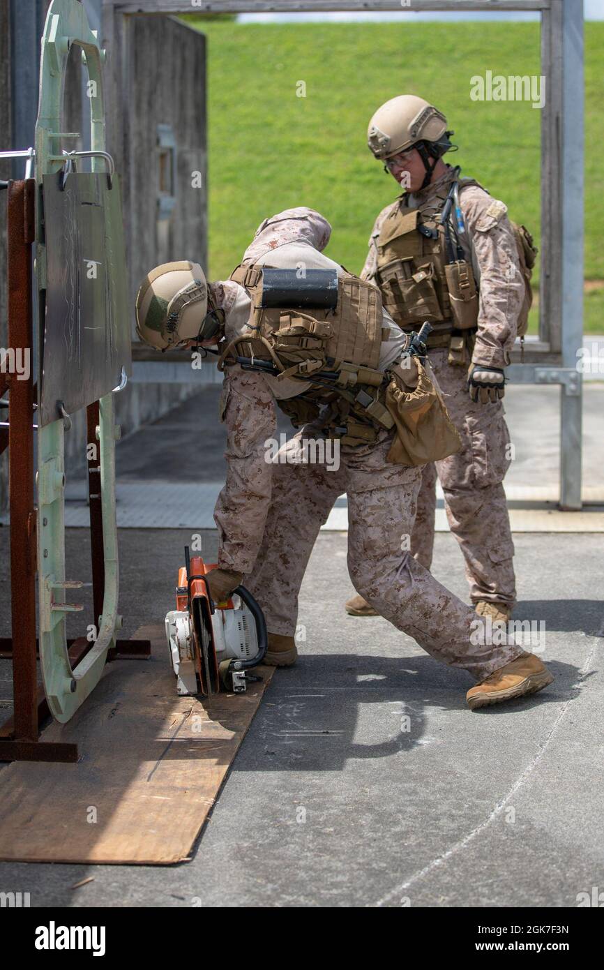 Mechanical breaching hires stock photography and images Alamy