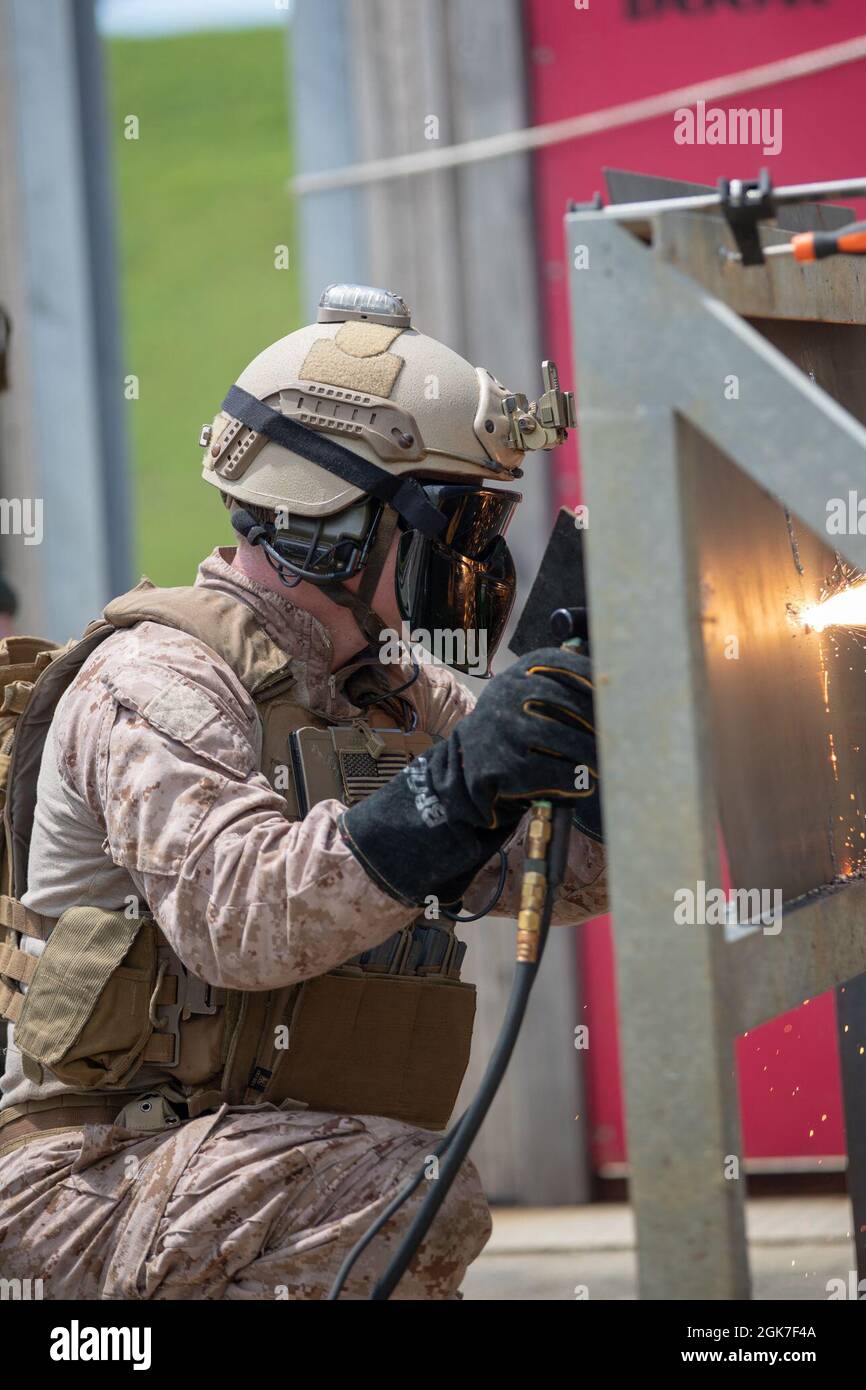 A U.S. Marine with 4th Platoon, Force Reconnaissance Company, III
