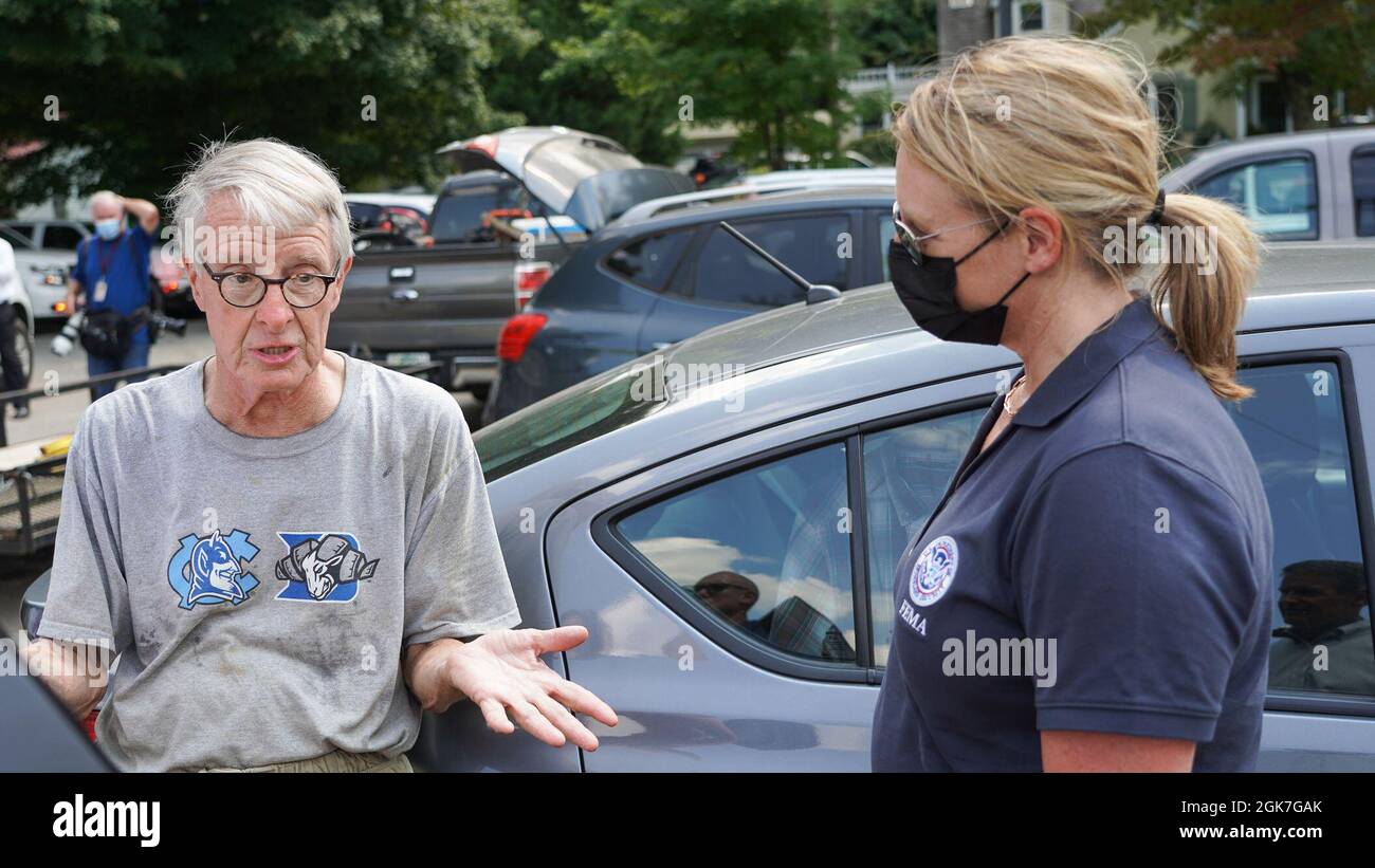 Waverly, TN (August 25, 2021) Survivor speaks with FEMA Administrator
