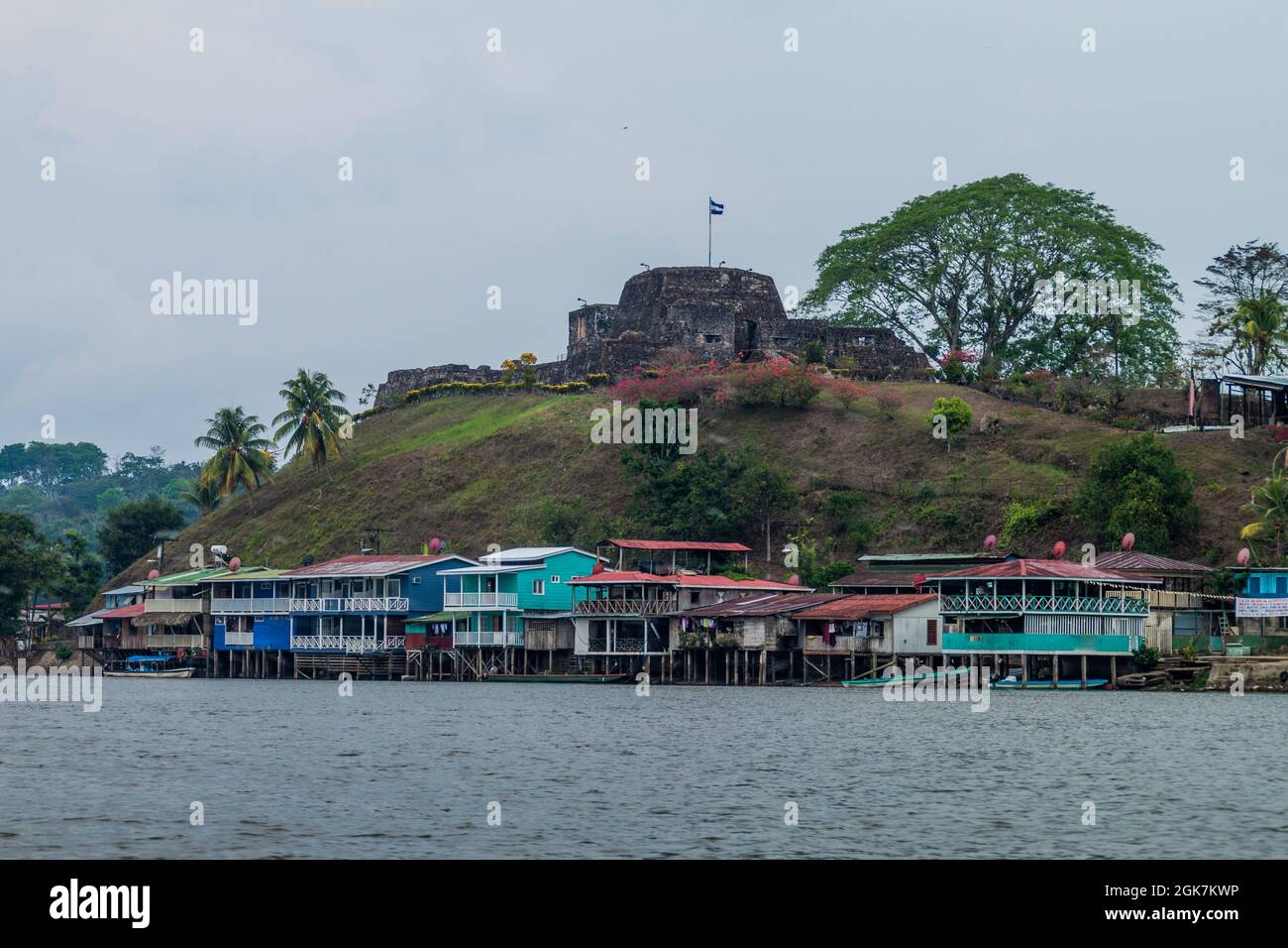 Village Ell Castillo with the Fortress of the Immaculate Conception at San Juan river, Nicaragua Stock Photo