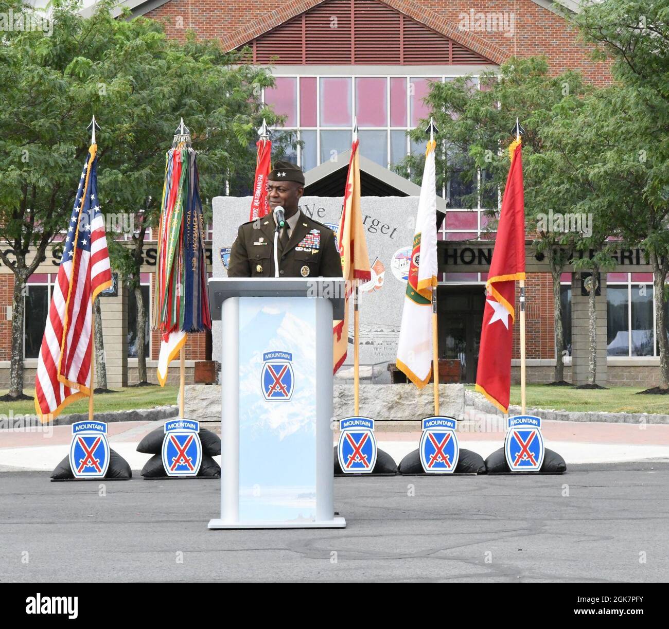Maj. Gen. Milford H. Beagle Jr., 10th Mountain Division (LI) and Fort