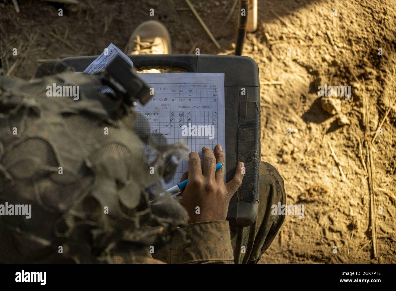 U.S. Marine of Gun 5, Mike Battery, 1st Battalion, 7th Marine Regiment ...