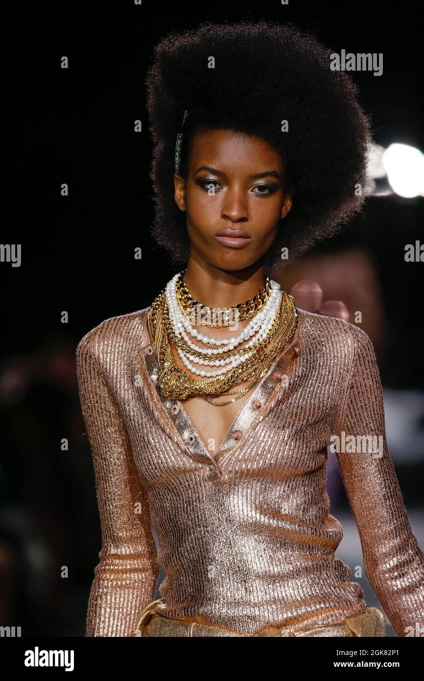 Tom ford catwalk 2021 hi-res stock photography and images - Alamy